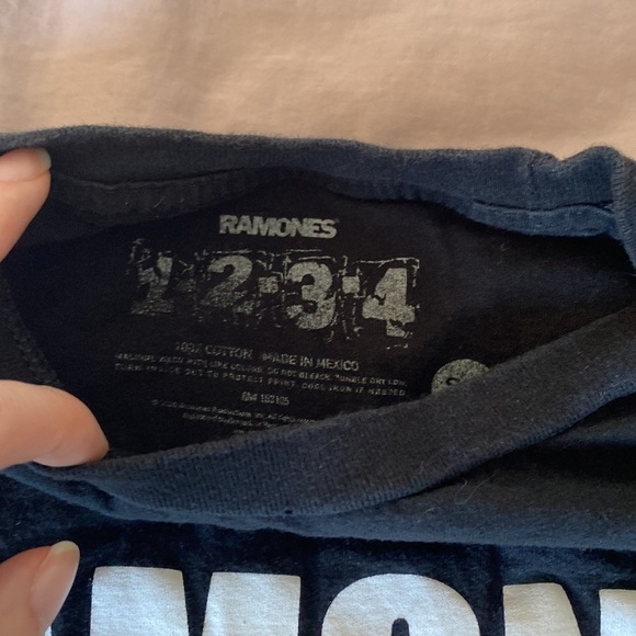 Ramone’s Shirt Size Small PRICE FIRM 💥 - Picture 5 of 8